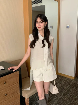 [2 colors] Tie-neck sleeveless blouse