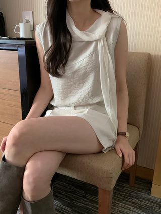 [2 colors] Tie-neck sleeveless blouse