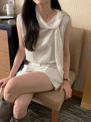 [2 colors] Tie-neck sleeveless blouse