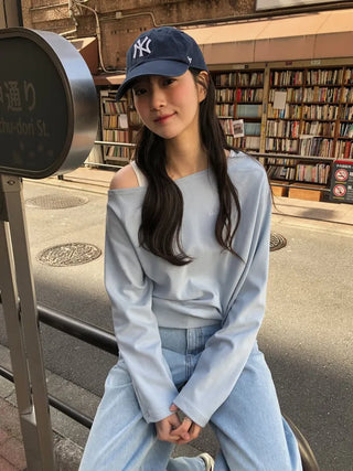 One-shoulder oversized sweatshirt