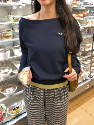 One-shoulder oversized sweatshirt