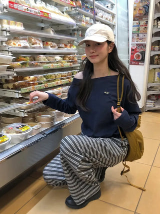 One-shoulder oversized sweatshirt