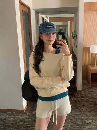 One-shoulder oversized sweatshirt