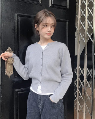 Y-neck modern cardigan