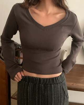 Fleece-lined V-neck long-sleeved cropped T-shirt