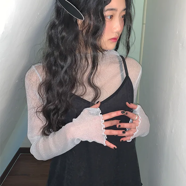 See-through layered warmer T-shirt