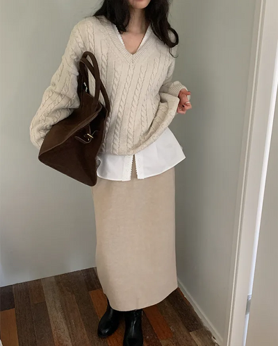 Back slit elastic knit long skirt