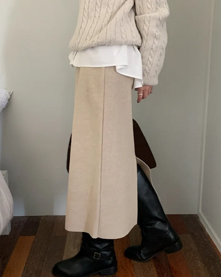 Back slit elastic knit long skirt
