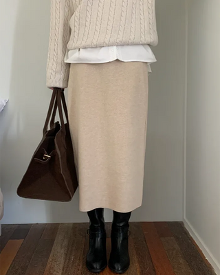 Back slit elastic knit long skirt