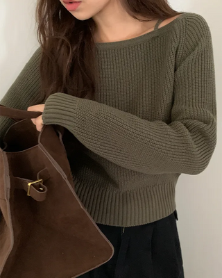Loose-fitting off-shoulder knit