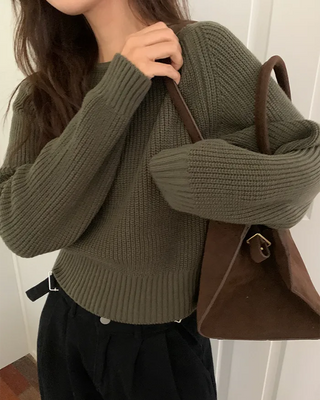 Loose-fitting off-shoulder knit