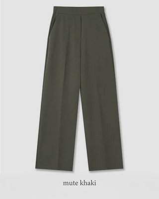 Stress-free! Comfortable wide-leg fleece-lined slacks that feel like training wear.