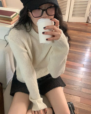 Round-neck long-sleeved knit