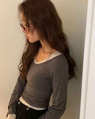 Fleece-lined V-neck cropped long-sleeve T-shirt