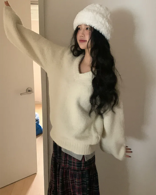 Basic Loose Fit V-Neck Knit