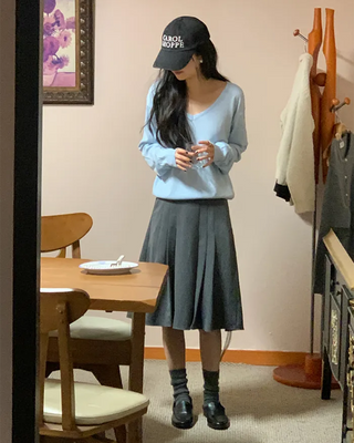 Pleated back elastic midi skirt