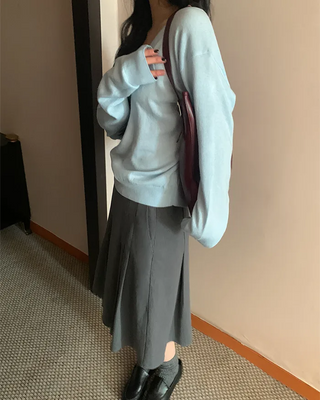 Pleated back elastic midi skirt