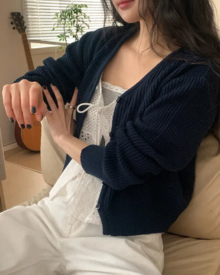 Slim V-neck knit cardigan