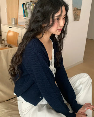 Slim V-neck knit cardigan