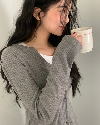 V-neck ribbed long-sleeve cardigan