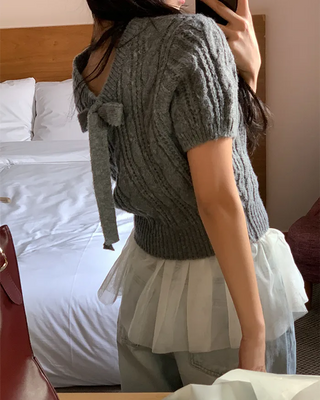 Ribbon V-neck short-sleeved knit