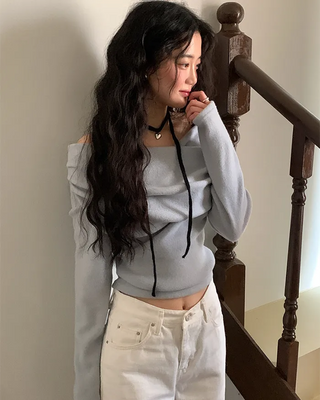 Fleece-lined shirred off-shoulder T-shirt