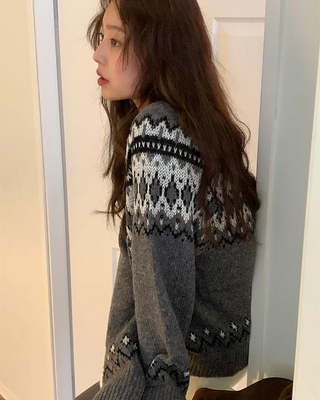 Nordic snowflake pattern knit