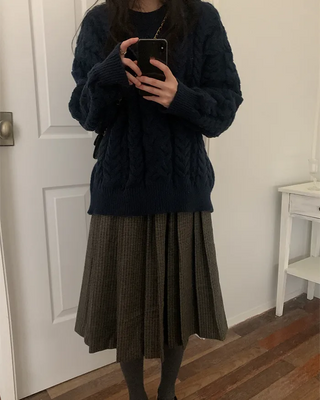 Soft Loose Fit Twisted Round Knit