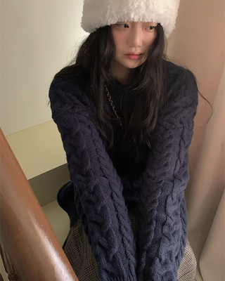 Soft Loose Fit Twisted Round Knit