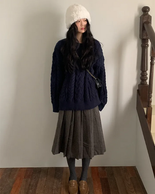 Soft Loose Fit Twisted Round Knit