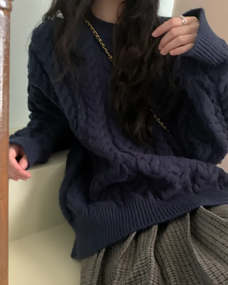 Soft Loose Fit Twisted Round Knit