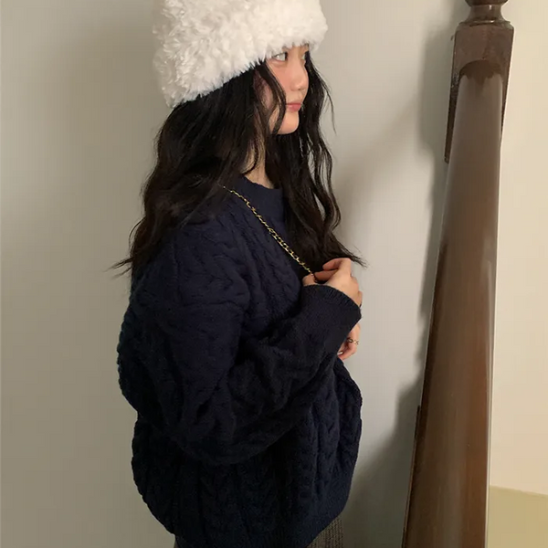 Soft Loose Fit Twisted Round Knit
