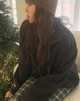 Two-tone fleece half-zip sweatshirt