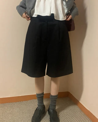 Classic pleated shorts