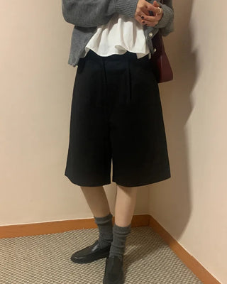 Classic pleated shorts
