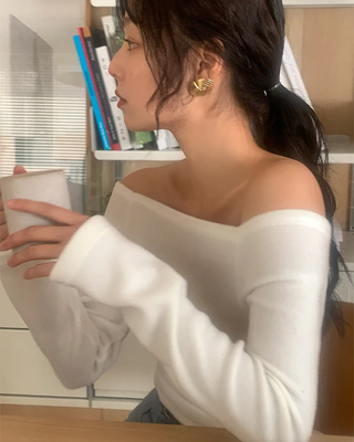 Basic off-shoulder long-sleeved T-shirt