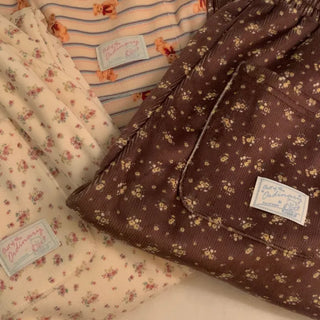Flower-patterned fleece-lined jogger pants