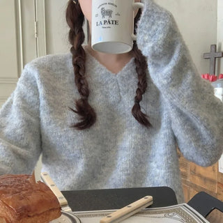 Loose-fit V-neck wool knit