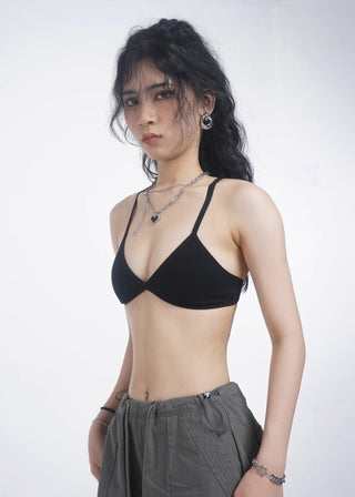 One-piece seamless triangle cup vest