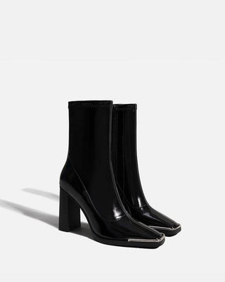 Black high-heeled slim boots