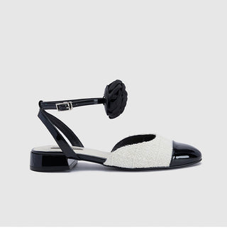 Low-heeled beach sandals