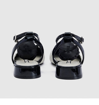 Low-heeled beach sandals