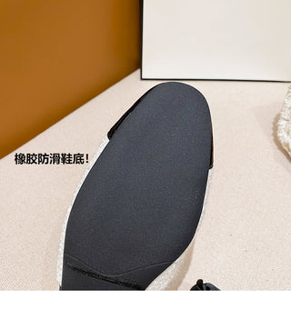 Low-heeled beach sandals