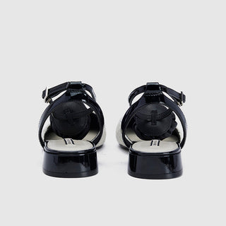 Low-heeled beach sandals