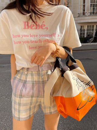 Embroidery round neck T -shirt