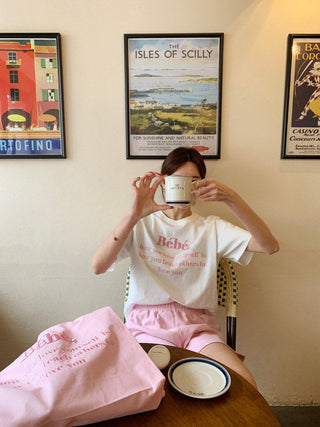 Embroidery round neck T -shirt