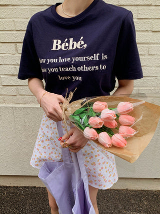 Embroidery round neck T -shirt