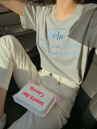 Embroidery round neck T -shirt