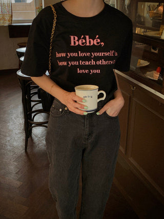 Embroidery round neck T -shirt