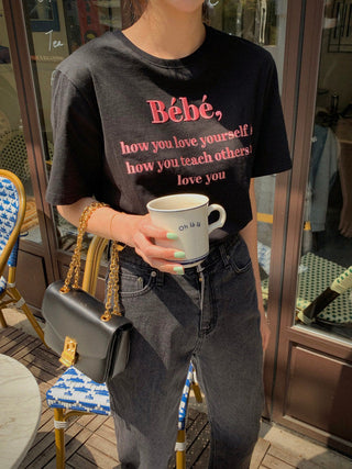 Embroidery round neck T -shirt